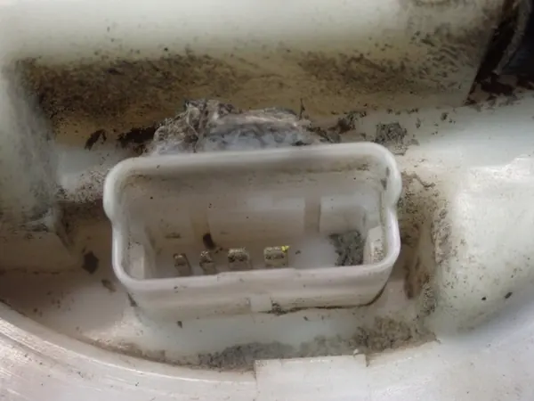 PEUGEOT 206 98-03 Brandstofpomp 9643320380 image 6