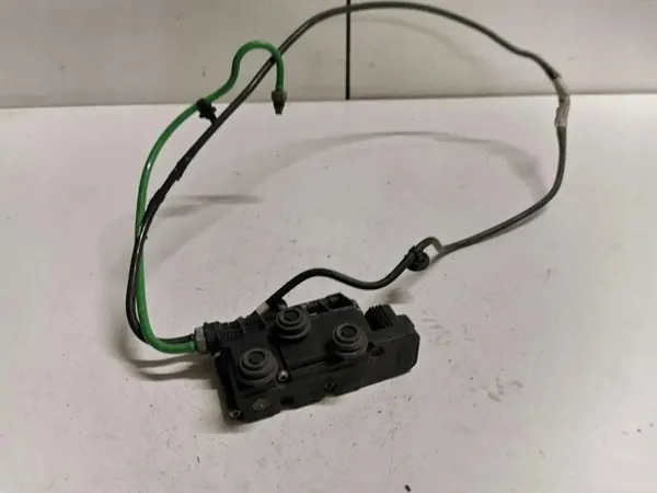 Air Distributor/Valve Block (Air Suspension) LAND ROVER image 2