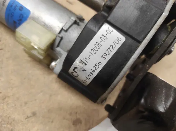 Istuinten säädön moottori OEM 0130002617 Range Roverille image 3