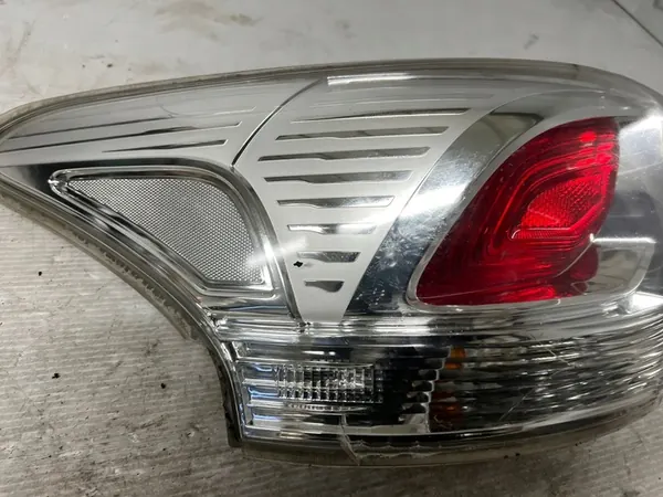 Luz trasera izquierda Mitsubishi Outlander III LED 8330B101 image 3