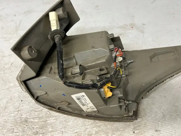 Luz trasera izquierda Mitsubishi Outlander III LED 8330B101 image 8