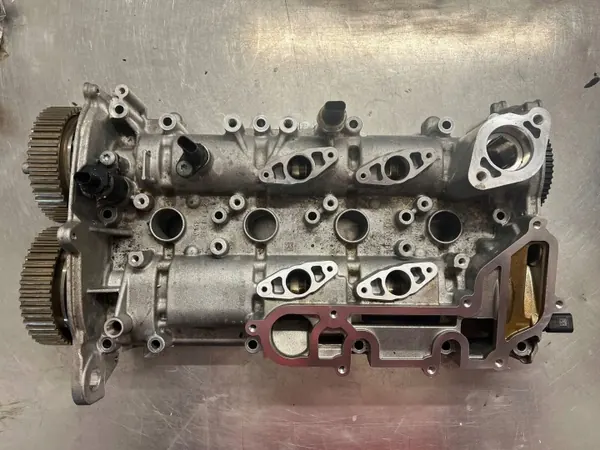 OEM 04E103473DC Tapa de árbol de levas VW Golf VII image 2