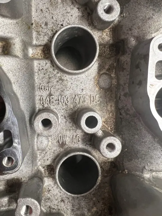 OEM 04E103473DC Tapa de árbol de levas VW Golf VII image 4