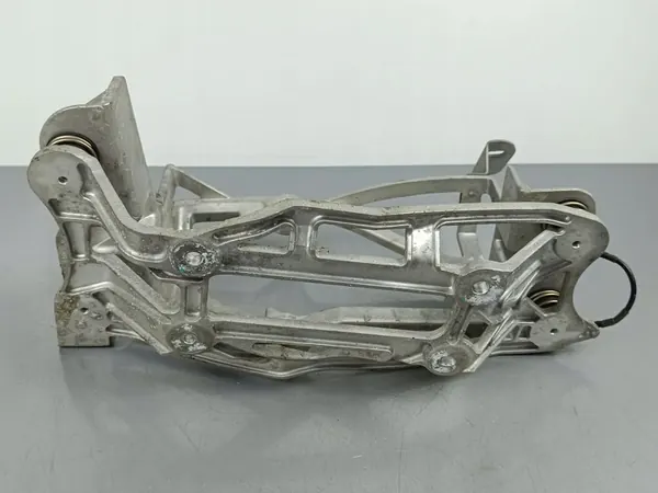 Montage de compresseur AC Polestar 2 2023 image 2