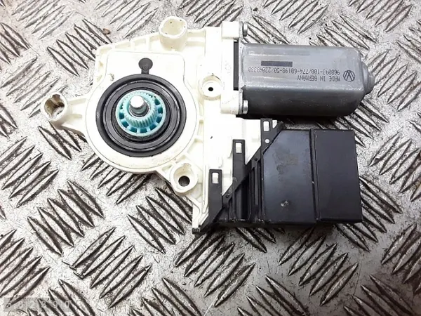 VW Ikkunan säädin OEM 1K5839401H Jettaan image 3