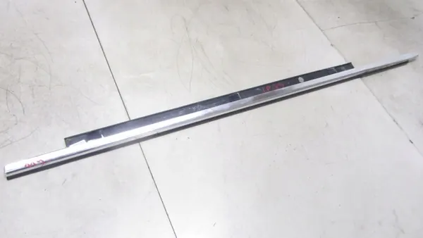 Audi Q3 8U Vasen Etu-Raapimislista OEM 118/119 image 2