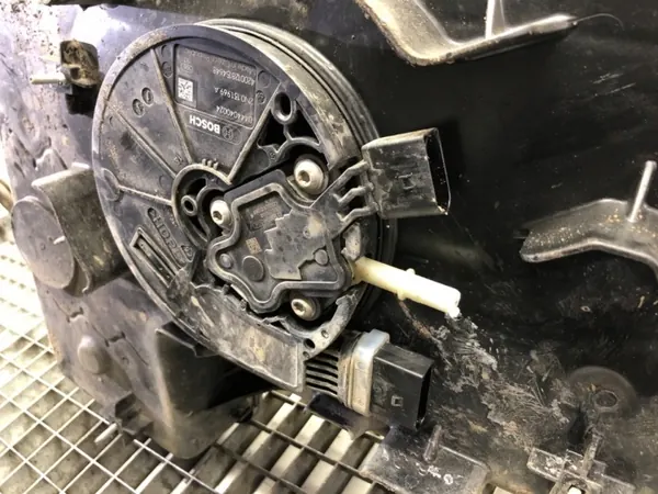 OEM 7E0131877J SCR-säiliö VW Transporter T6 2.0:lle image 4