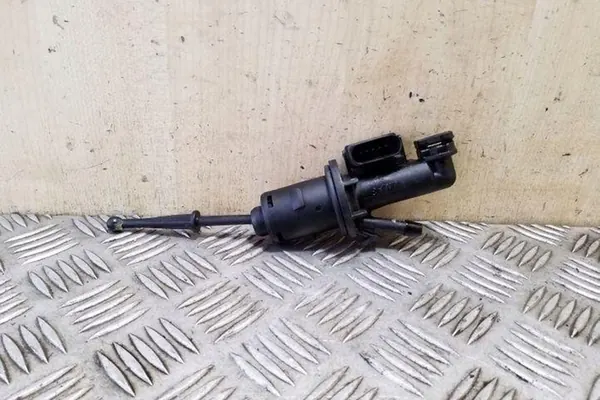 Kupplingscylinder VW PASSAT B7 2.0L Diesel image 2