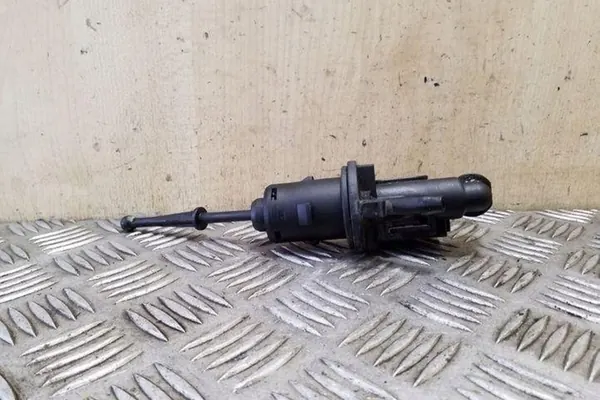 Kupplingscylinder VW PASSAT B7 2.0L Diesel image 3