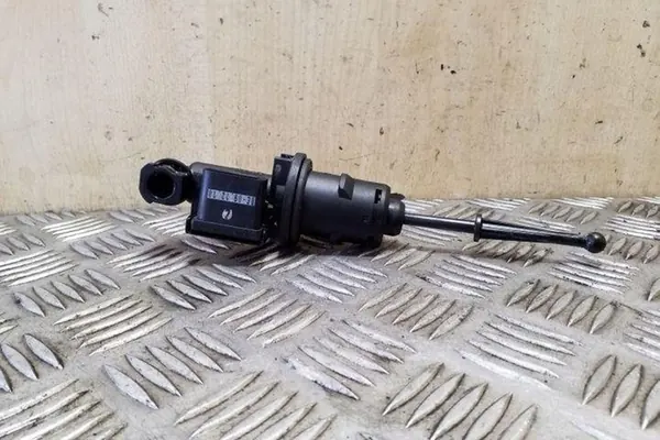 Kupplingscylinder VW PASSAT B7 2.0L Diesel image 5