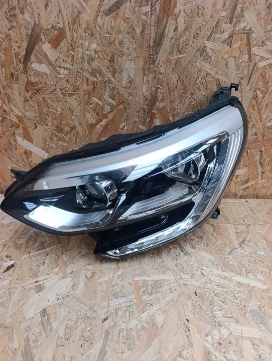 Farol esquerdo Renault Megane IV 2016- MKH678 image 1
