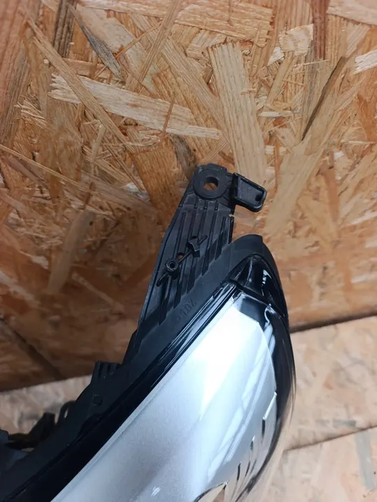 Farol esquerdo Renault Megane IV 2016- MKH678 image 2