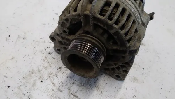 SKODA OCTAVIA I 1.6 Vaihtovirtageneraattori 037903025E image 2