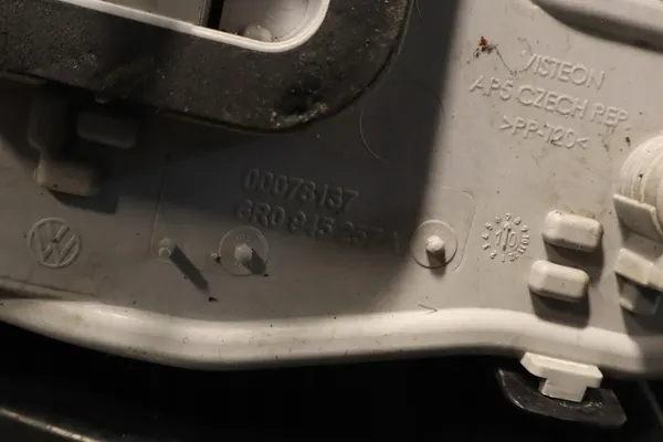 LUZ TRASERA IZQUIERDA VOLKSWAGEN POLO V 6R0945257A image 8