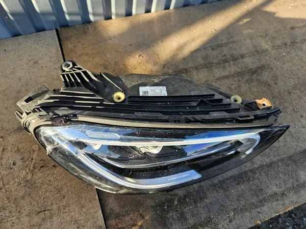 MERCEDES GLC W253 LIFT 19- RECHTS VOOR FULL LED A2539068201 image 4