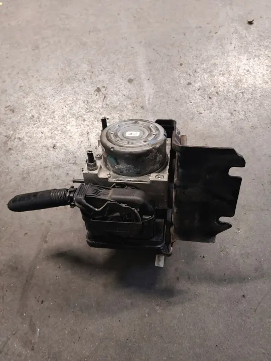 Mazda CX-5 2.2 ABS-jarrupumppu OEM KJ01437AOB image 3