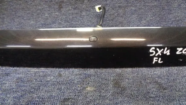 Suzuki SX4 06-09 Bagageluckstrim OEM 83941-79J10 image 3