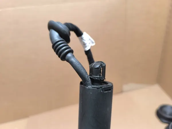 Audi Q3 83A Bagagelucksaktuator OEM 83A827851B image 3