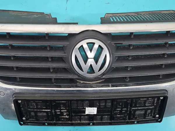 VW Passat B6 Sedan Grill 05-10 image 3