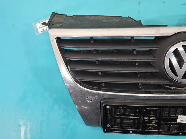 VW Passat B6 Sedan Grill 05-10 image 4