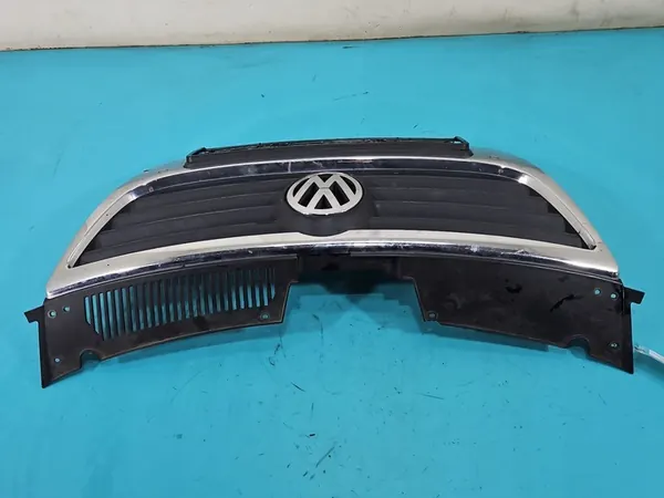 VW Passat B6 Sedan Grill 05-10 image 5