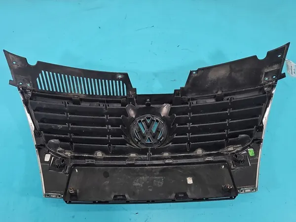 VW Passat B6 Sedan Grill 05-10 image 6