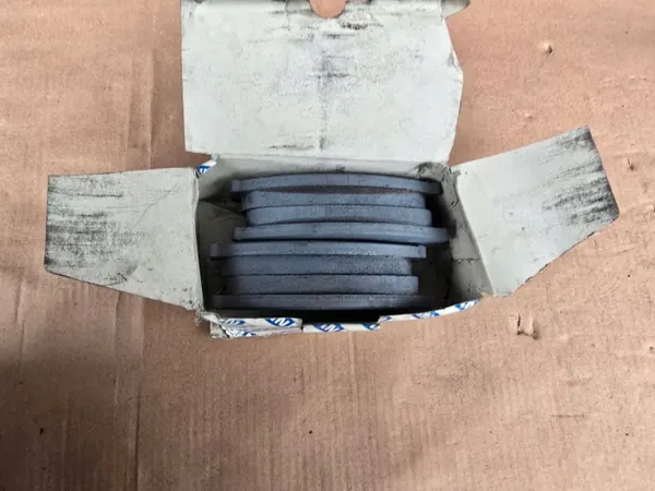 Bromsbelägg set OEM 44060-20J85 Nissan Patrol image 2