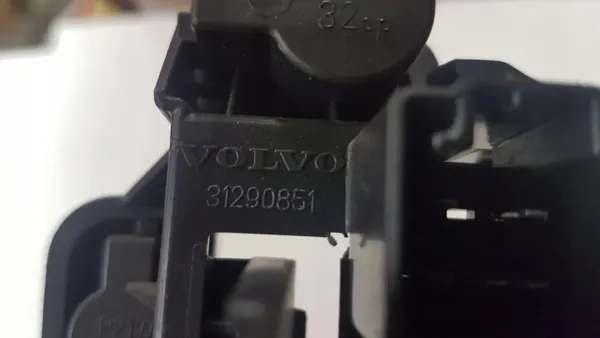 Conector Luz Trasera Volvo V40 Cross Country OEM 21229009 image 3