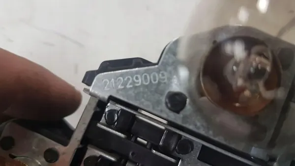 Conector Luz Trasera Volvo V40 Cross Country OEM 21229009 image 4