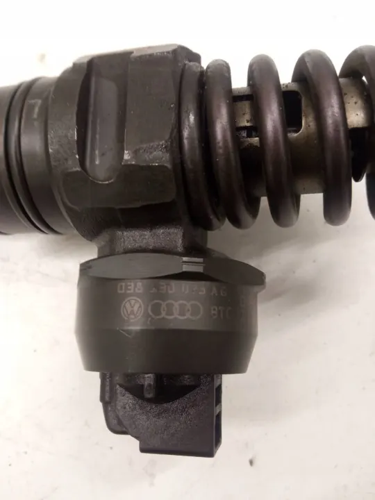 Spolarpump OEM 038130073AG för VW Polo IV 1.9 TDI image 3