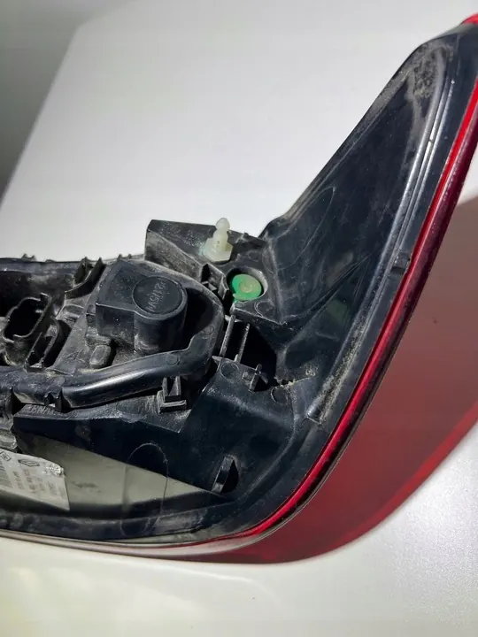 Lámpara trasera izquierda Renault Clio IV 2012 image 5