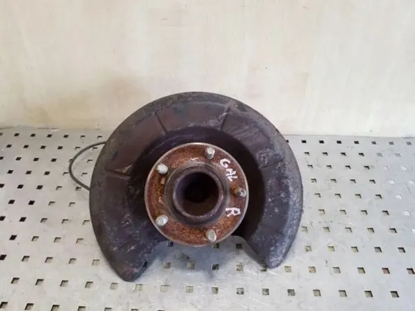 Ford Focus takapyörän navan OEM AV6T2C055 image 2