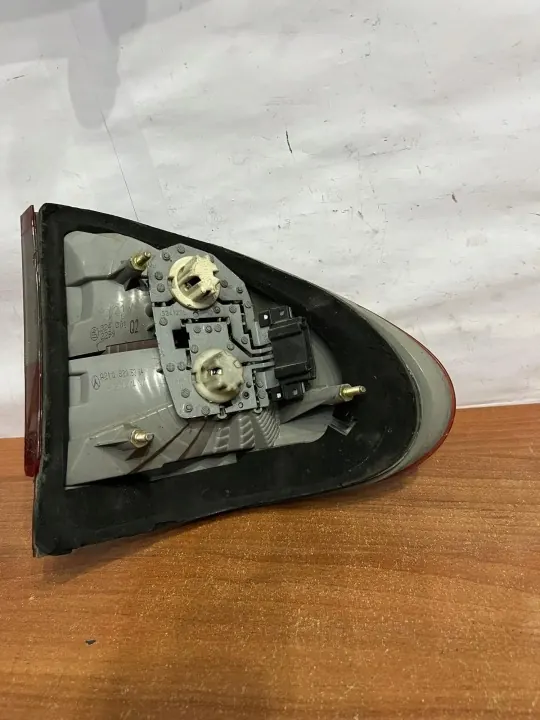 Pièce arrière carrosserie Mercedes-Benz OEM D2929 E W210 image 3