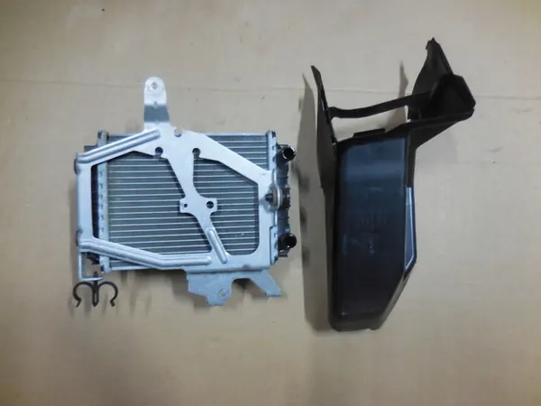 Radiador de Agua 4H0121239 4H0117335 Usado image 2