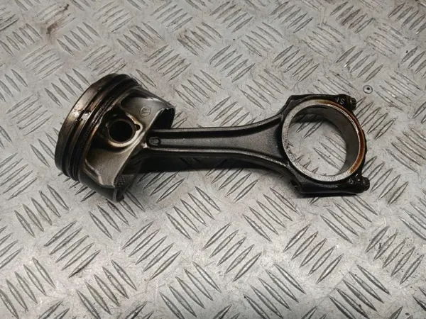 Pistones Audi Q7 4M OEM 06M107066AB - Usado image 2