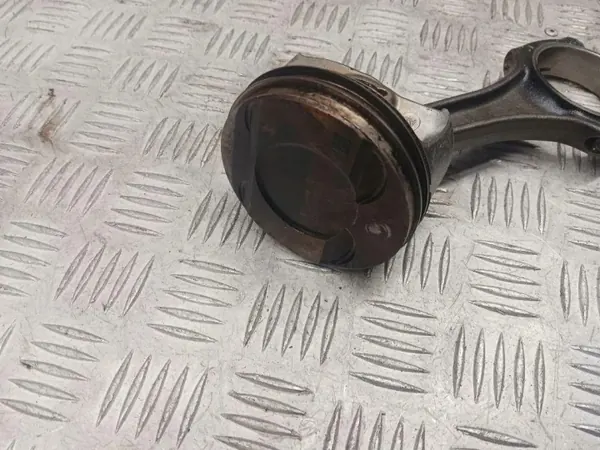 Pistones Audi Q7 4M OEM 06M107066AB - Usado image 5