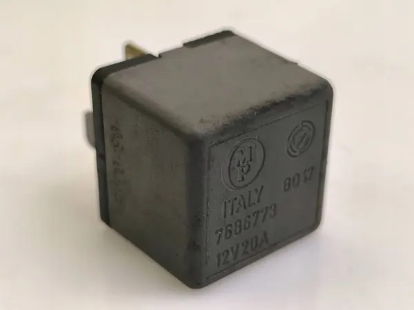 Relais Ford Fiesta 7686773 image 1