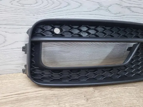Rejilla de parachoques delantero derecho Audi A1 2016 OEM 8XA807682C image 2