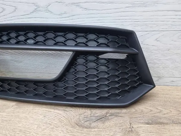 Rejilla de parachoques delantero derecho Audi A1 2016 OEM 8XA807682C image 3