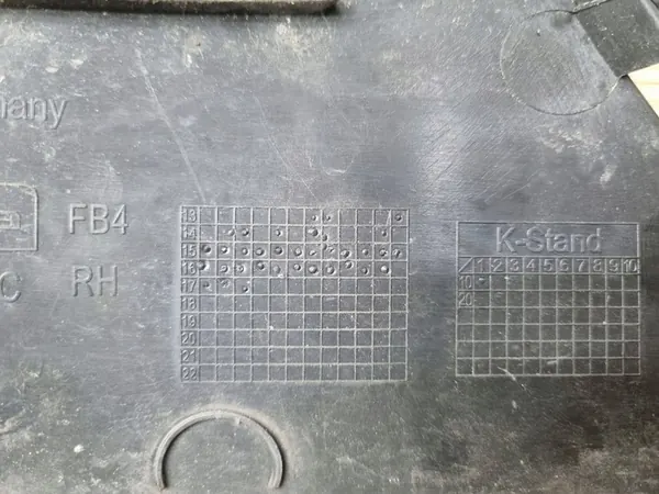 Rejilla de parachoques delantero derecho Audi A1 2016 OEM 8XA807682C image 8