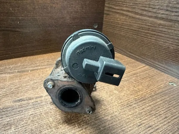 Radiador escape Renault OE 8200873678 Usado image 5