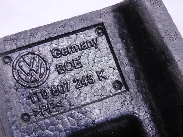 OEM 1T0807248K Etujousi VW Touranille image 5