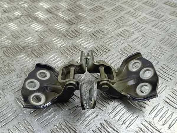 Vordertürscharniere MG ZS 2023 image 1