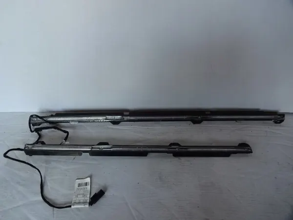 Éclairage de seuil droit OEM A1665401002 Mercedes GLE image 2