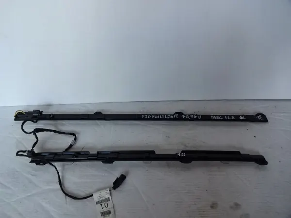 Éclairage de seuil droit OEM A1665401002 Mercedes GLE image 4