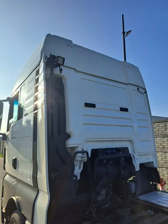 MAN TGX Euro 6 makuuhytti - Käytetty OEM-laatu image 4