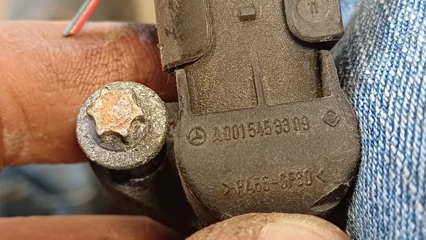 Mitsubishi Colt 09-12 Achteruitrijsensor A0015453309 image 3