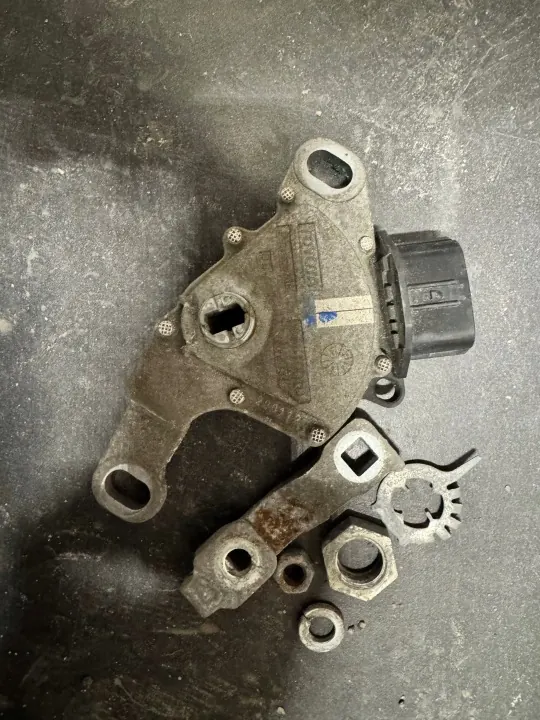 Capteur de sélection de vitesse OEM 89451-10010 Toyota C-HR image 2