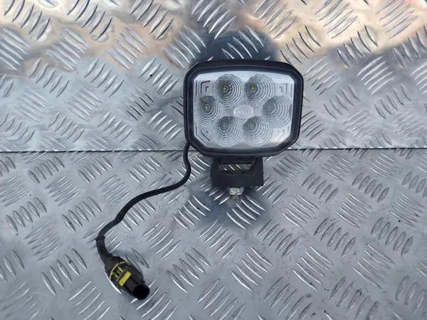 Luz de Trabalho Halogénea HELLA para DAF - Peça OEM image 2