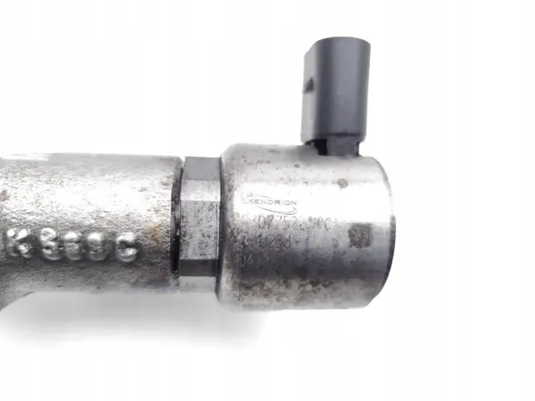 OEM A6510700495 Rail de inyección para Mercedes W639 2.2 CDI image 6
